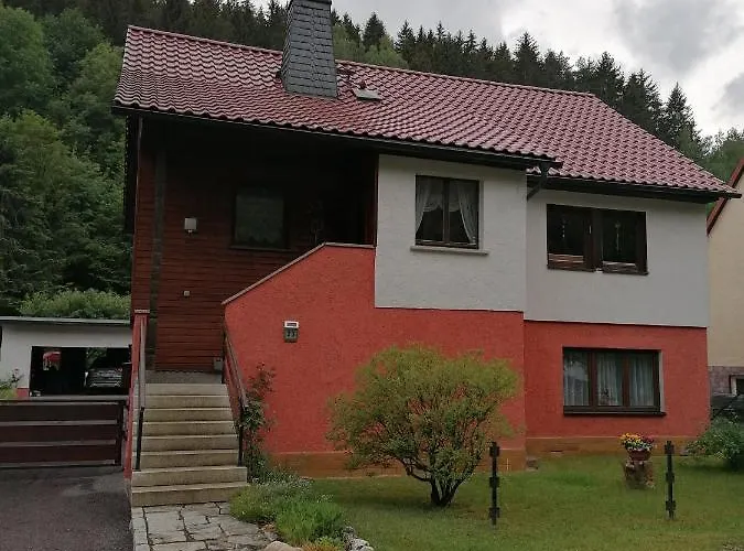 Am Fusse Der Bergbahn *